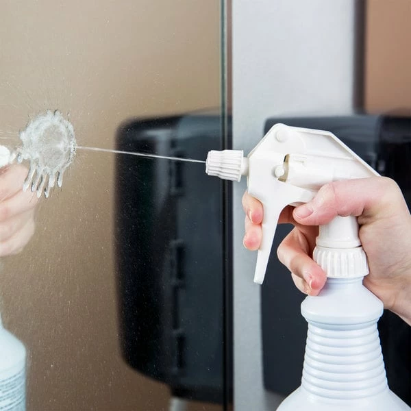 3M 85788 1 Qt. / 32 Oz. Glass Cleaner And Protector With Trigger Sprayer - 12/Case 3 3M 85788 1 Qt. / 32 Oz. Glass Cleaner And Protector With Trigger Sprayer - 12/Case - Image 3