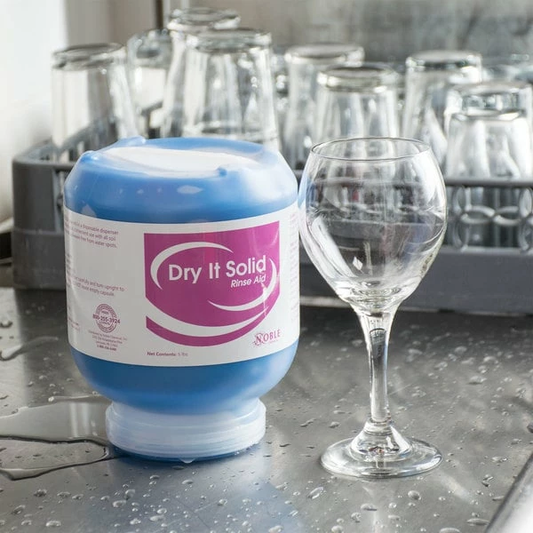 Noble Chemical 5 Lb. / 80 Oz. Dry It Solid Rinse Aid 3 Noble Chemical 5 Lb. / 80 Oz. Dry It Solid Rinse Aid - Image 3