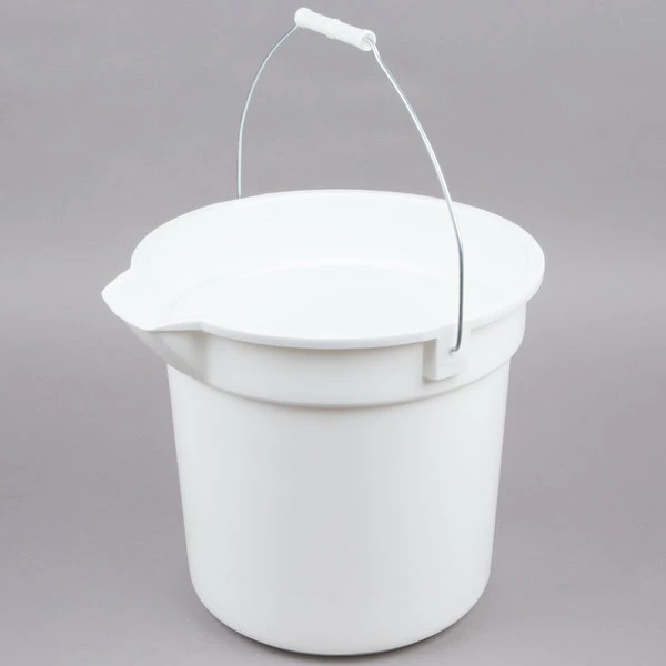 Continental 8114WH Huskee 14 Qt. White Round Utility Bucket 5 Continental 8114WH Huskee 14 Qt. White Round Utility Bucket - Image 5