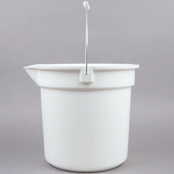 Continental 8114WH Huskee 14 Qt. White Round Utility Bucket 6 Continental 8114WH Huskee 14 Qt. White Round Utility Bucket - Image 6