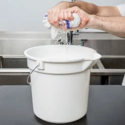 Continental 8114WH Huskee 14 Qt. White Round Utility Bucket