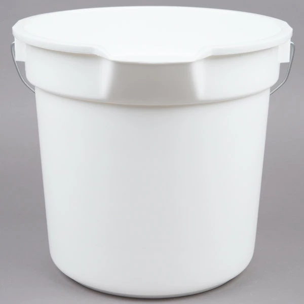 Continental 8114WH Huskee 14 Qt. White Round Utility Bucket 2 Continental 8114WH Huskee 14 Qt. White Round Utility Bucket - Image 2